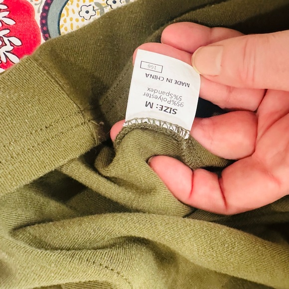 Elegant Forest Green Women's Tunic with Pockets - Picture 3 of 4